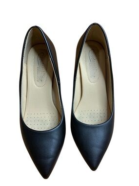 City Classified Comfort Black Pointed Toe Pumps - Size 7.5